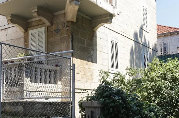 Stone House Apartment